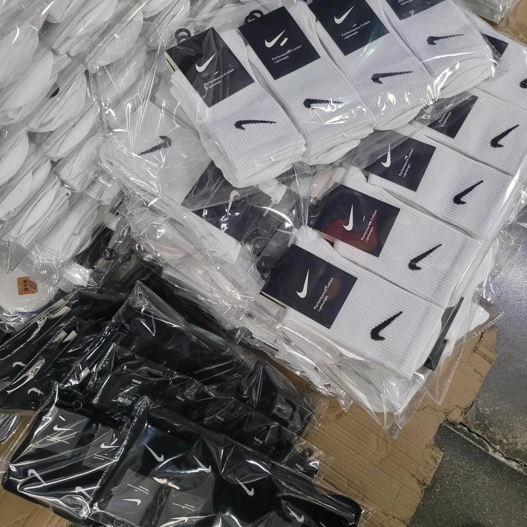 Nike Performance Cotton Socks Lightweight Athletic Socks White and Black